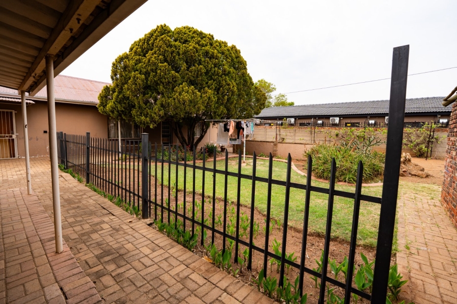 Commercial Property for Sale in Freemanville North West